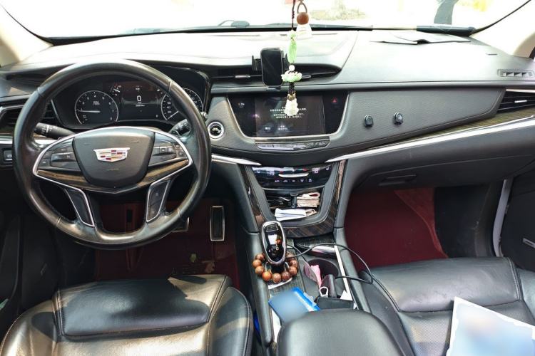 Used Cadillac XT5 2018 25T Luxury Model Center Console