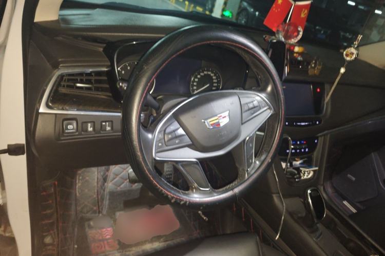 Used Cadillac XT5 2018 25T Luxury Model Center Console