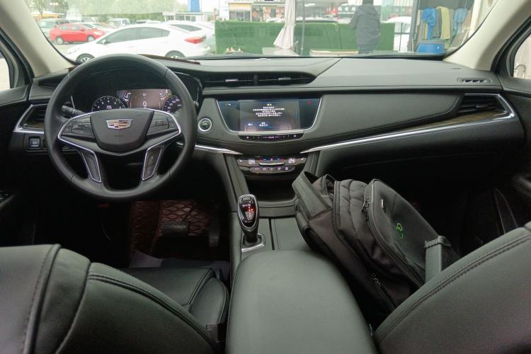 Used Cadillac XT5 2018 25T Luxury Model Center Console