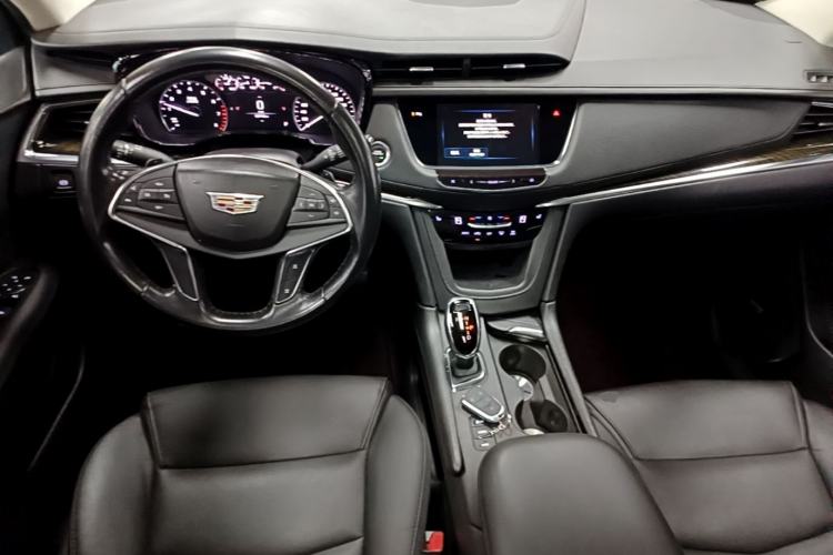 Used Cadillac XT5 2018 28T Four-Wheel Drive Luxury Model Center Console