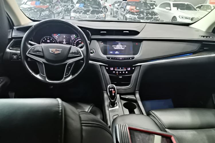 Used Cadillac XT5 2018 25T Luxury Model Center Console