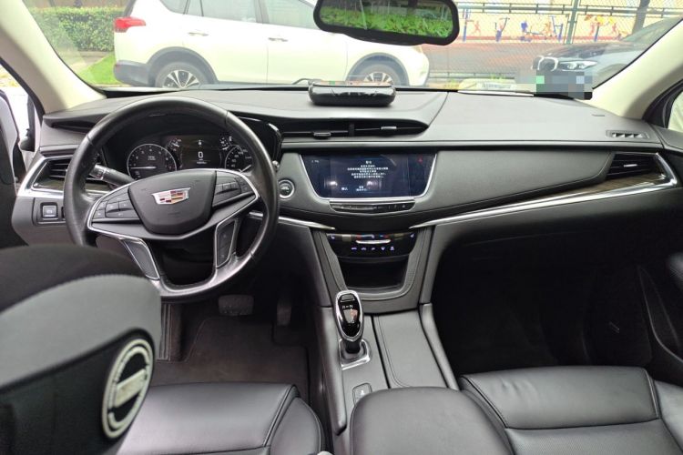 Used Cadillac XT5 2018 25T Luxury Model Center Console