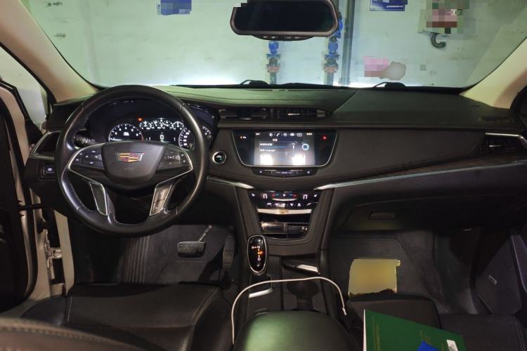 Used Cadillac XT5 2018 25T Luxury Model Center Console