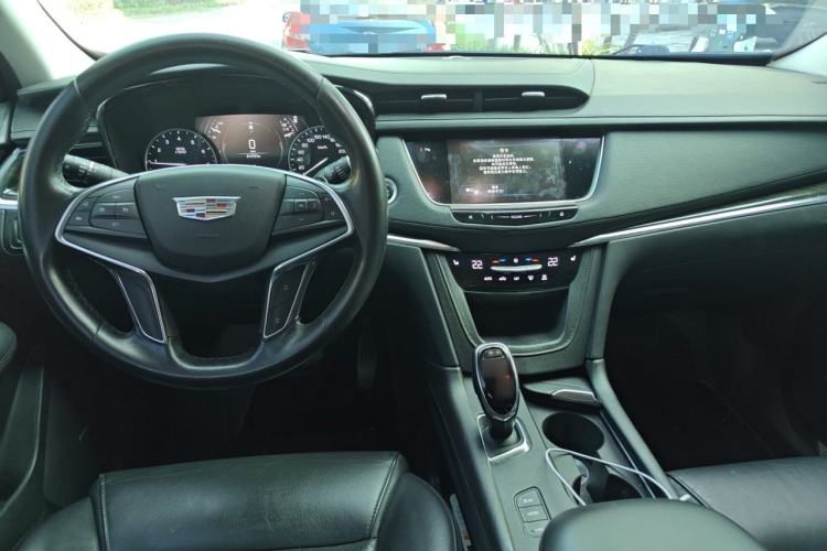 Used Cadillac XT5 2018 28T Four-Wheel Drive Luxury Model Center Console