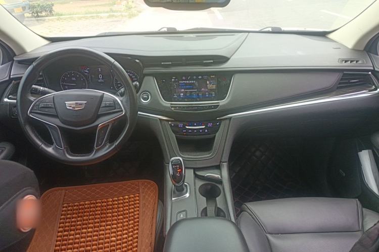 Used Cadillac XT5 2018 25T Luxury Model Center Console