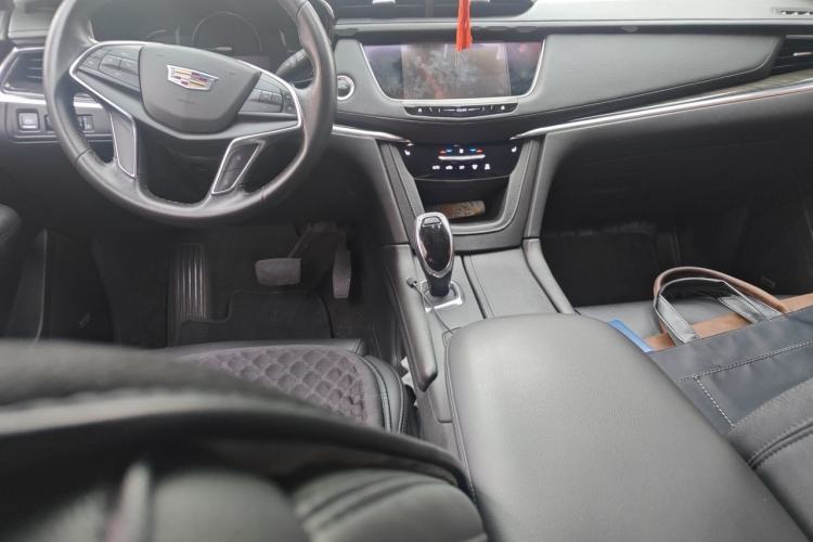 Used Cadillac XT5 2018 28E Four-Wheel Drive Tech Version Center Console