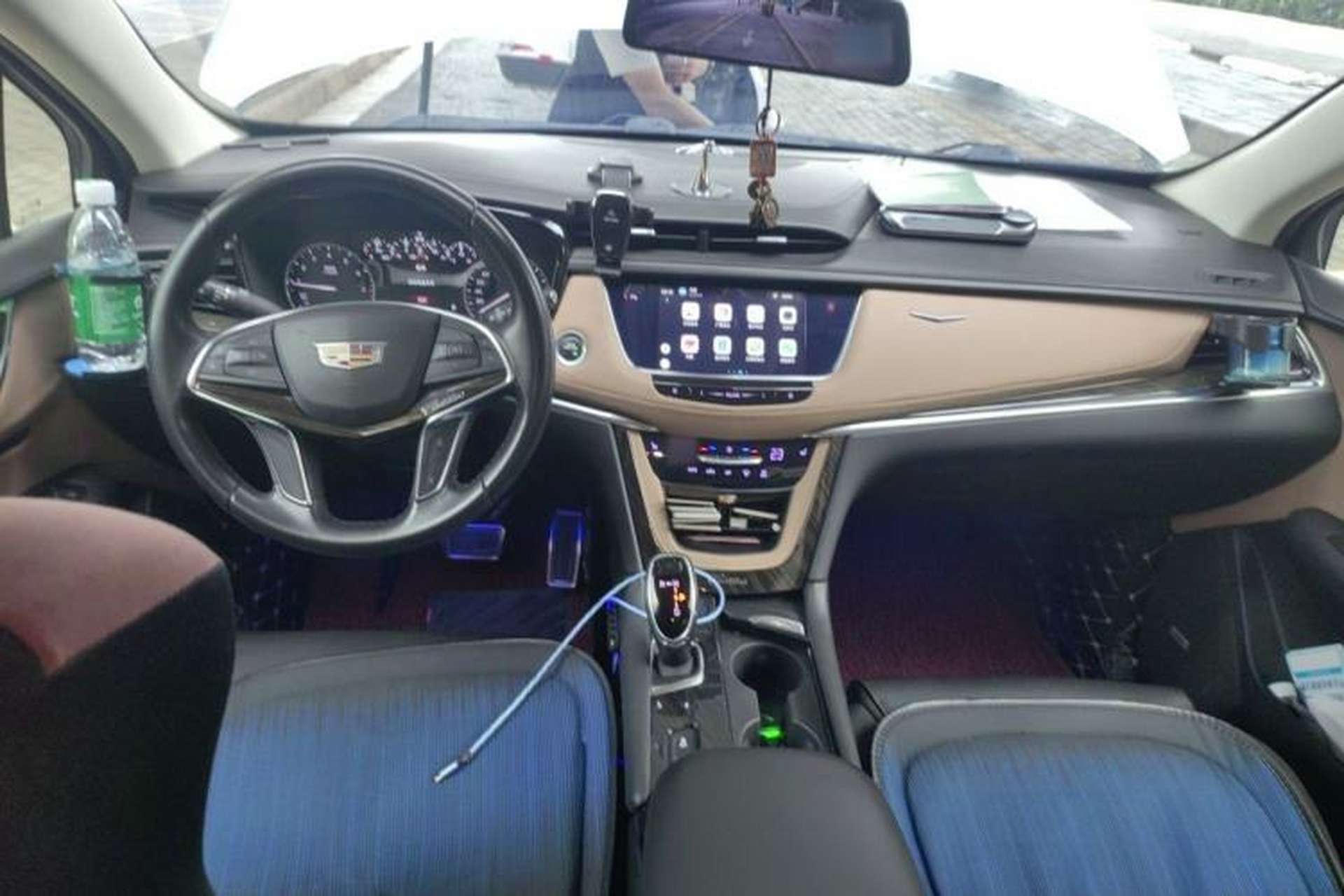 Used Cadillac XT5 2018 25T Luxury Model Center Console