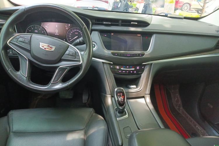 Used Cadillac XT5 2018 25T Luxury Model Center Console