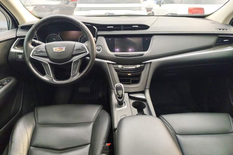 Used Cadillac XT5 2018 25T Luxury Model Center Console