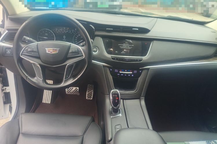 Used Cadillac XT5 2018 28T Four-Wheel Drive Luxury Model Center Console