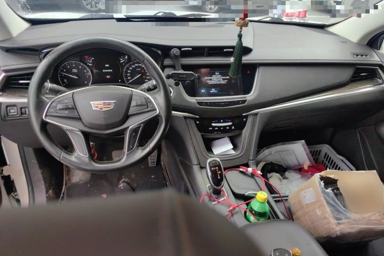 Used Cadillac XT5 2018 25T Luxury Model Center Console