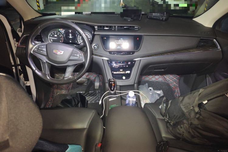 Used Cadillac XT5 2018 25T Luxury Model Center Console
