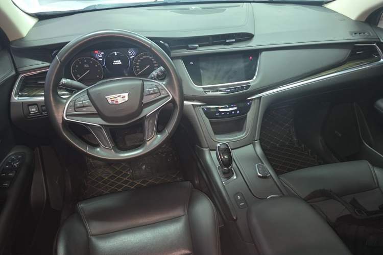 Used Cadillac XT5 2018 25T Luxury Model Center Console