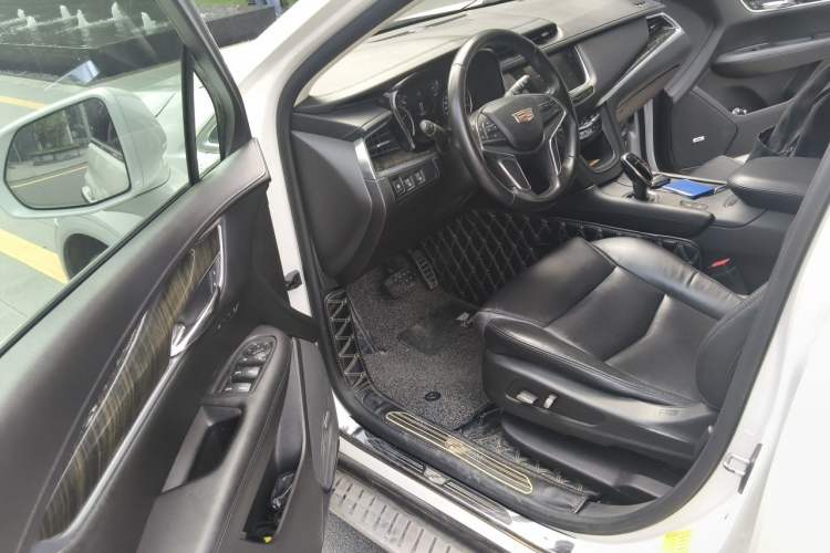 Used Cadillac XT5 2018 25T Luxury Model Driver Seat