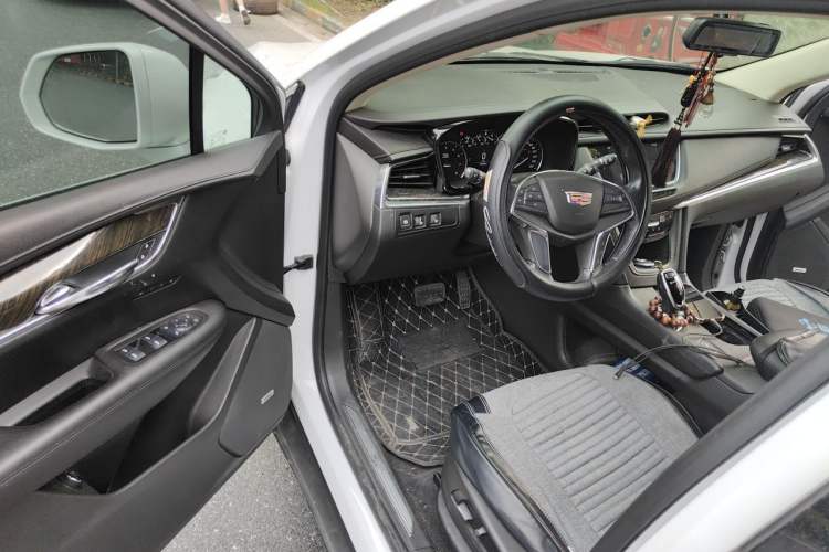 Used Cadillac XT5 2018 25T Luxury Model Driver Seat