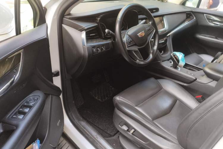 Used Cadillac XT5 2018 25T Luxury Model Driver Seat