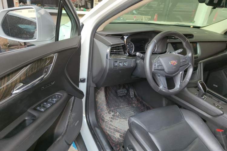 Used Cadillac XT5 2018 25T Luxury Model Driver Seat