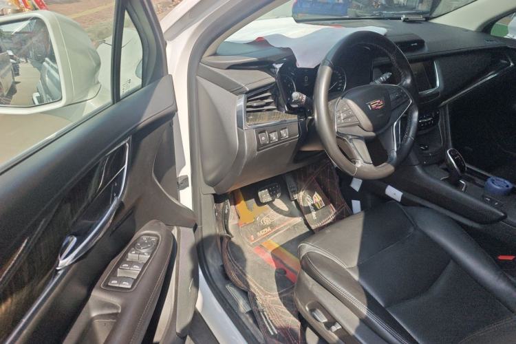 Used Cadillac XT5 2018 25T Luxury Model Driver Seat