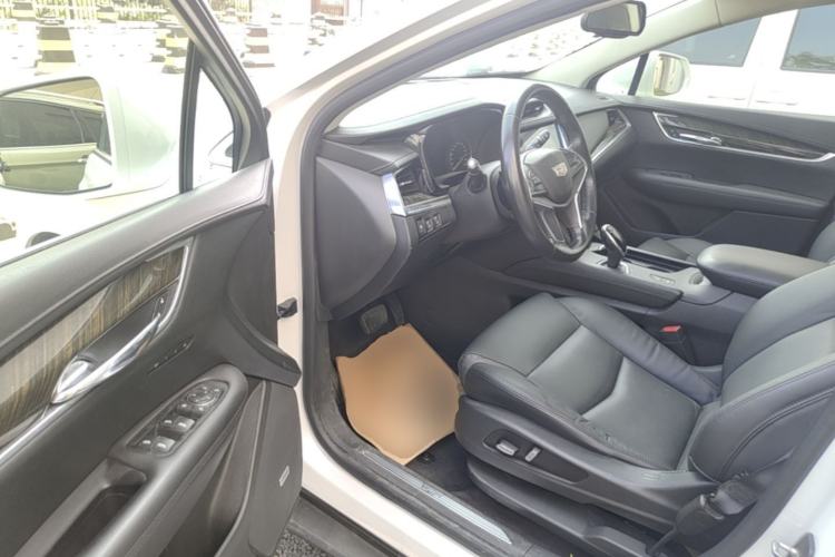 Used Cadillac XT5 2018 25T Luxury Model Driver Seat