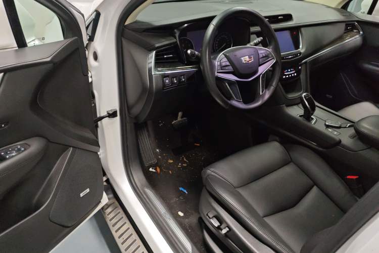 Used Cadillac XT5 2018 25T Luxury Model Driver Seat