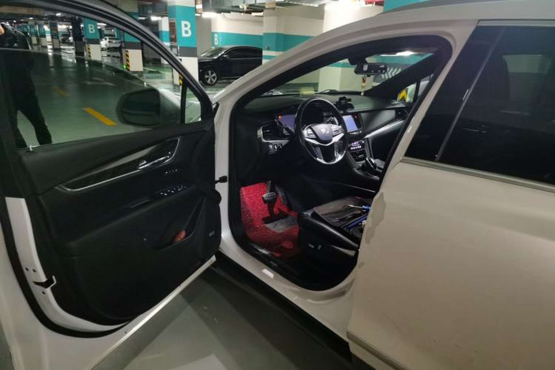 Used Cadillac XT5 2018 25T Luxury Model Driver Seat