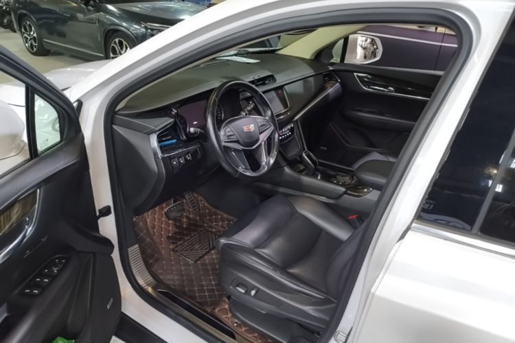 Used Cadillac XT5 2018 25T Luxury Model Driver Seat