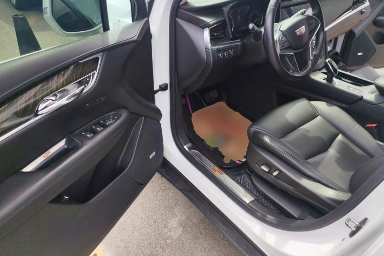 Used Cadillac XT5 2018 25T Luxury Model Driver Seat