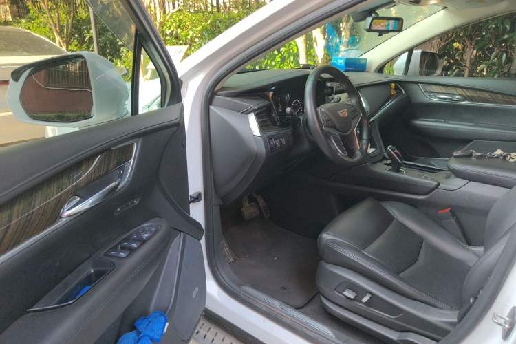Used Cadillac XT5 2018 25T Luxury Model Driver Seat