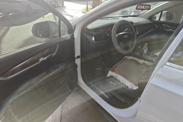 Used Cadillac XT5 2018 25T Luxury Model Driver Seat