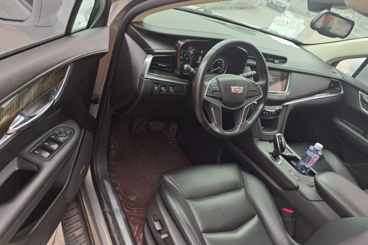 Used Cadillac XT5 2018 25T Luxury Model Driver Seat