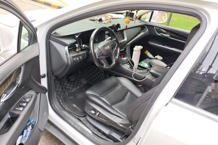 Used Cadillac XT5 2018 25T Luxury Model Driver Seat