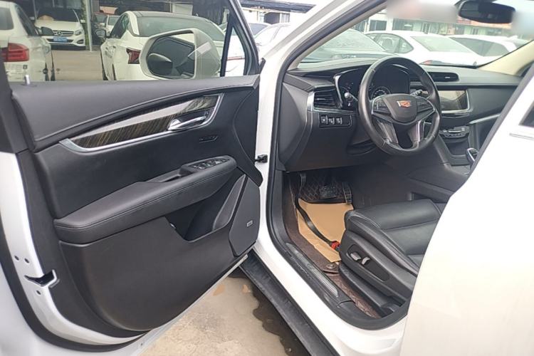 Used Cadillac XT5 2018 25T Luxury Model Driver Seat