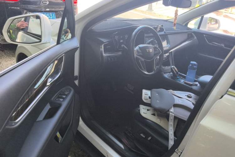 Used Cadillac XT5 2018 25T Luxury Model Driver Seat