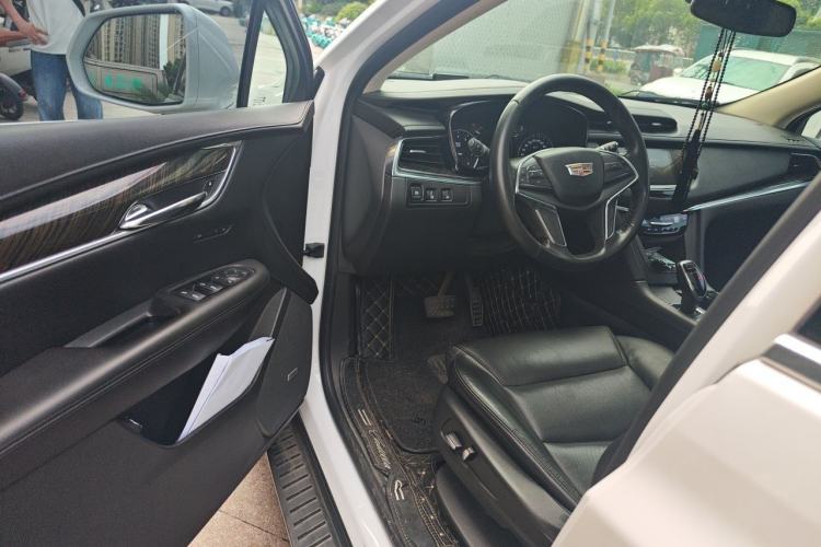 Used Cadillac XT5 2018 25T Luxury Model Driver Seat