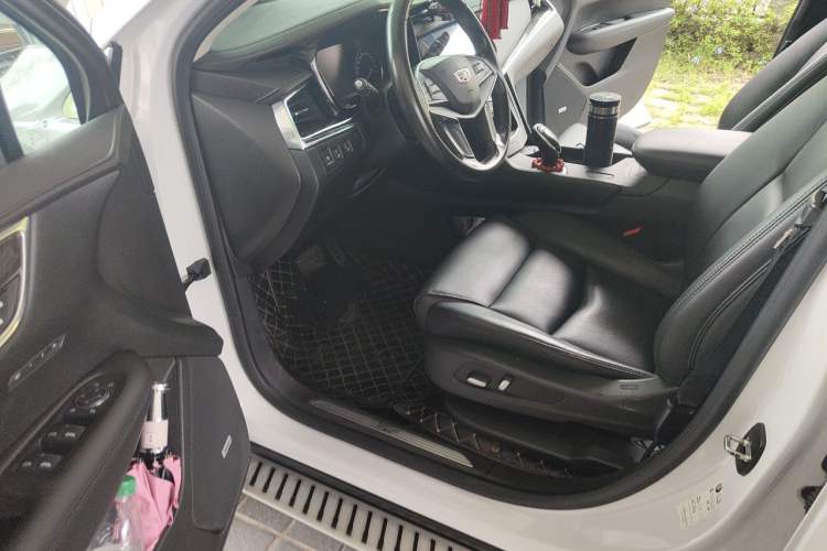 Used Cadillac XT5 2018 25T Luxury Model Driver Seat
