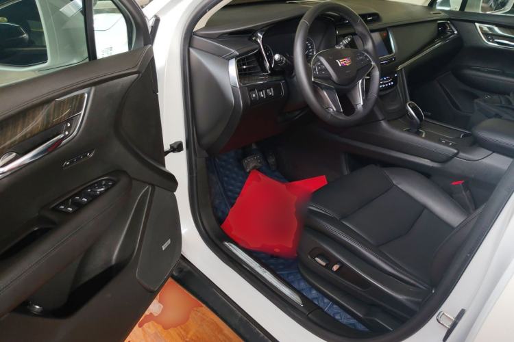 Used Cadillac XT5 2018 25T Luxury Model Driver Seat