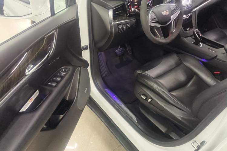 Used Cadillac XT5 2018 25T Luxury Model Driver Seat