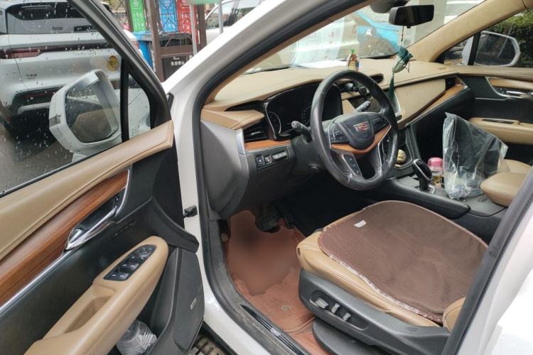 Used Cadillac XT5 2018 28E 4x4 Platinum Edition Driver Seat