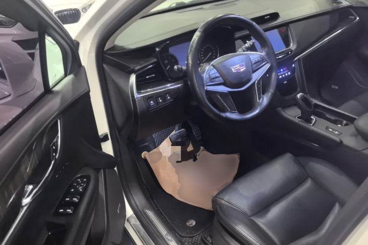 Used Cadillac XT5 2018 25T Luxury Model Driver Seat