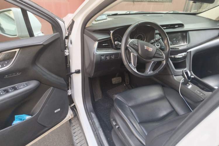 Used Cadillac XT5 2018 25T Luxury Model Driver Seat