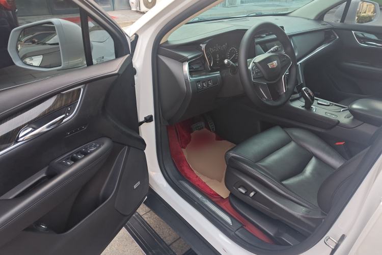 Used Cadillac XT5 2018 25T Luxury Model Driver Seat
