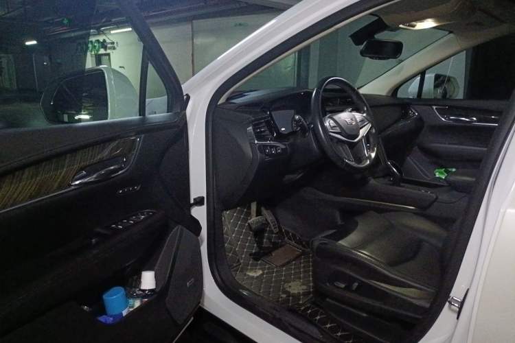 Used Cadillac XT5 2018 25T Luxury Model Driver Seat