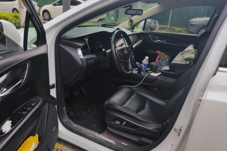 Used Cadillac XT5 2018 25T Luxury Model Driver Seat
