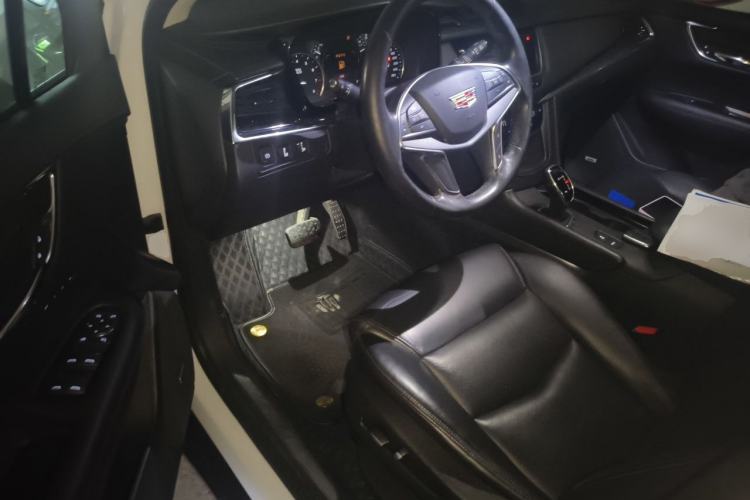 Used Cadillac XT5 2018 25T Luxury Model Driver Seat