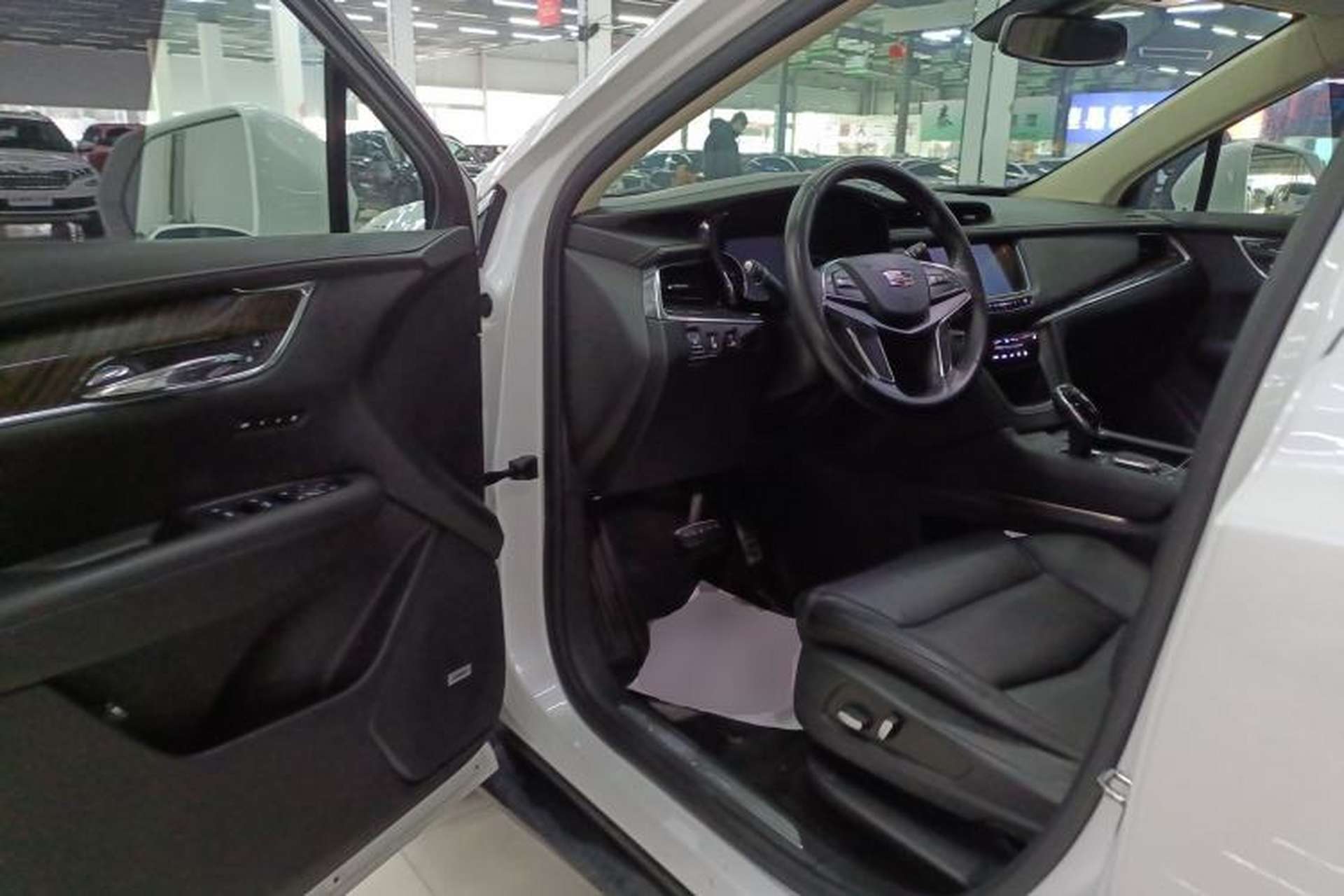 Used Cadillac XT5 2018 25T Luxury Model Driver Seat