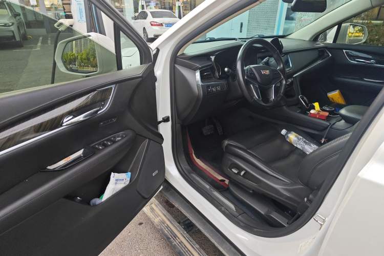 Used Cadillac XT5 2018 25T Luxury Model Driver Seat
