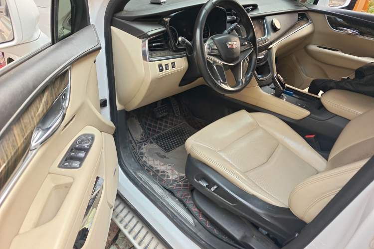 Used Cadillac XT5 2018 25T Luxury Model Driver Seat