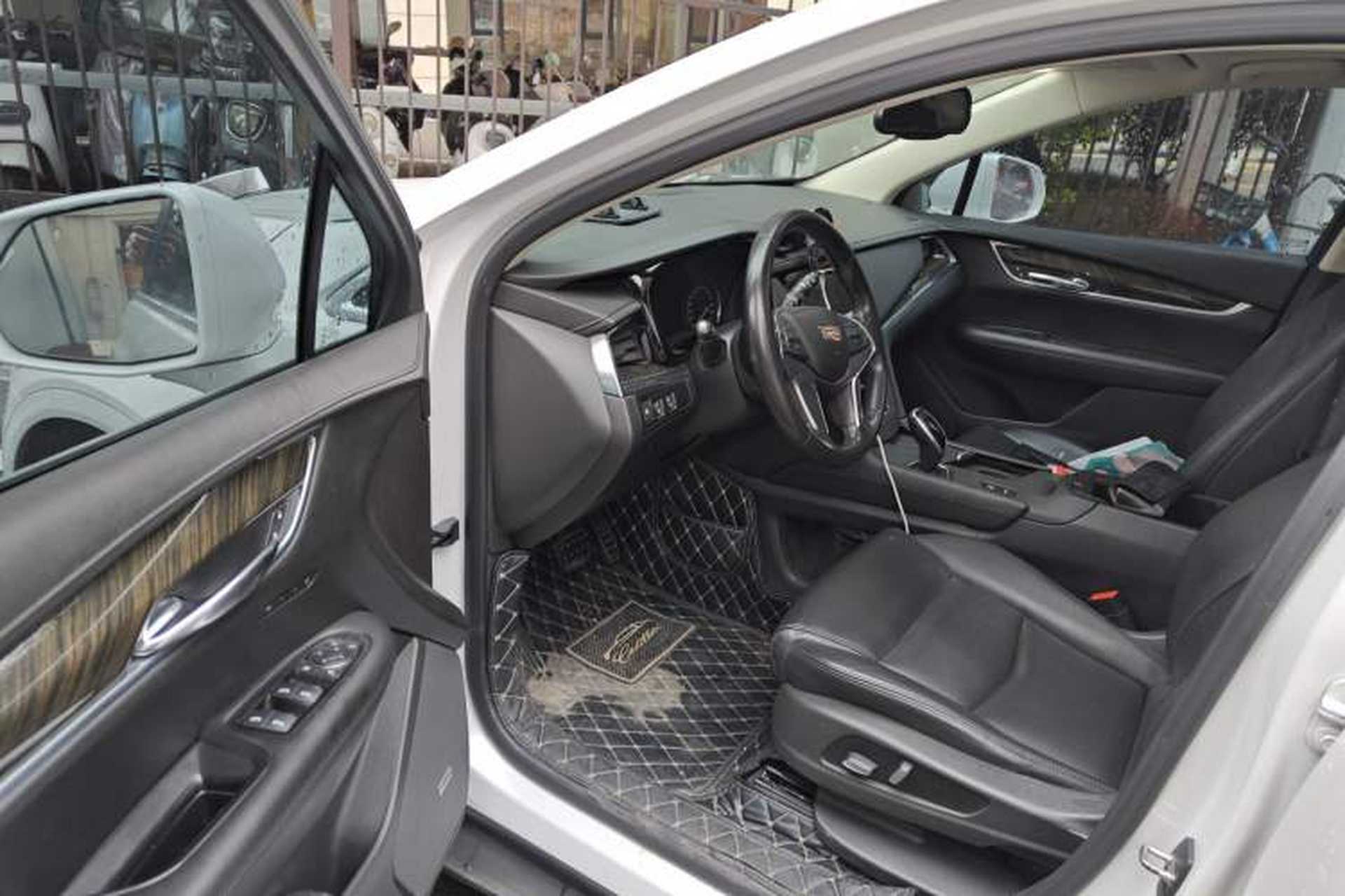 Used Cadillac XT5 2018 25T Luxury Model Driver Seat