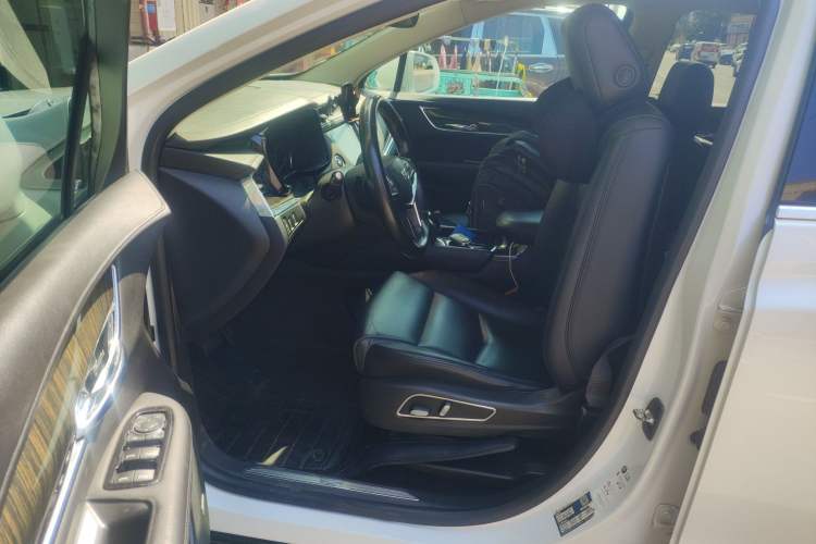 Used Cadillac XT5 2018 25T Luxury Model Driver Seat