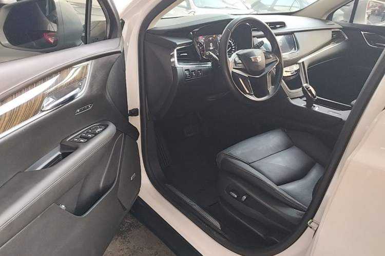 Used Cadillac XT5 2018 25T Luxury Model Driver Seat